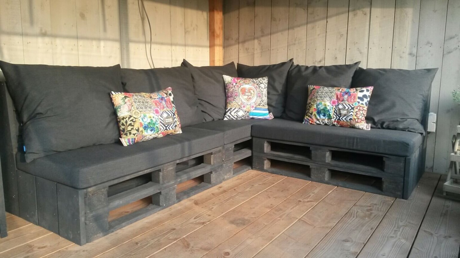 Editie heelal doe alstublieft niet DIY: je eigen loungebank van houten pallets - Homeandgarden.nl
